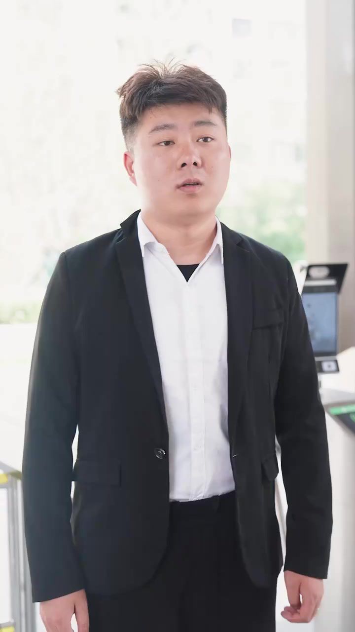 拽媽攜崽歸來（一胎三寶，神秘爹地竟是大佬）(全集)